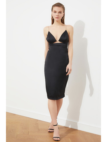 Рокля Trendyol - черна - Bodycon