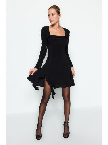 Вечерна рокля Trendyol с аксесоари за черни перли