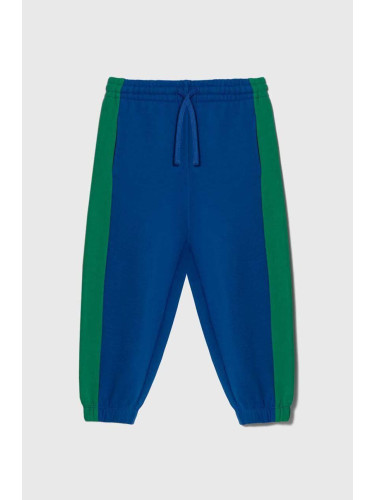 Детски памучен спортен панталон United Colors of Benetton в синьо с десен
