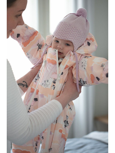 Детска шапка Reima в розово с фина плетка от вълна
