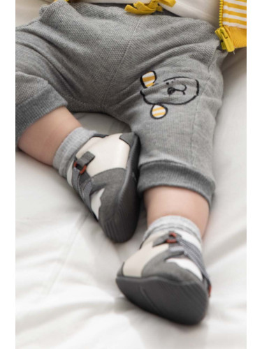 Бебешки обувки Mayoral Newborn в сиво