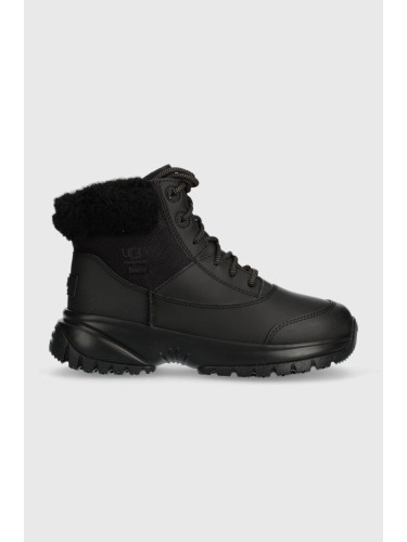 Обувки UGG Yose Fluff V2 в черно с платформа с лека изолация 1130901