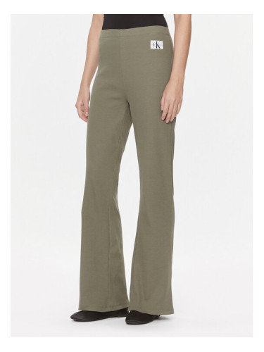Calvin Klein Jeans Текстилни панталони J20J222598 Зелен Straight Fit