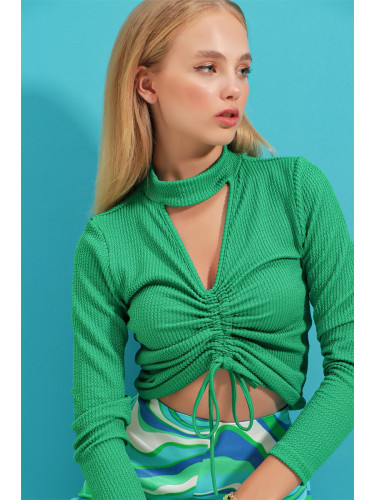 Trend Alaçatı Stili Women's Green Stand-Up Collar Blouse with Pleated Front Window