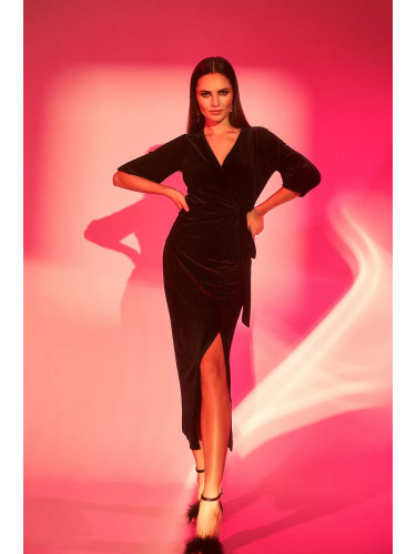 Черна велурена пола с цепка