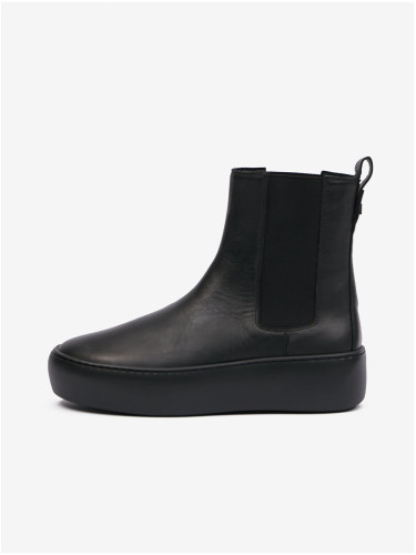 Black women's leather chelsea boots on the Högl Connor platform