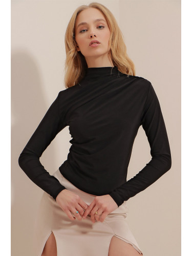 Trend Alaçatı Stili Women's Black High Collar Draped Shoulder Sandy Crop Blouse