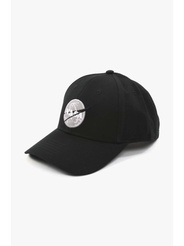 Памучна шапка с козирка Alpha Industries Nasa Cap в черно с апликация