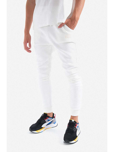 Памучен спортен панталон Alpha Industries в бяло с апликация