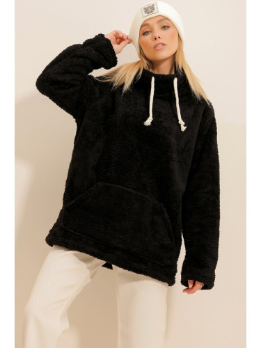 Trend Alaçatı Stili Women's Black High Neck Kangaroo Pocket Plush Sweatshirt
