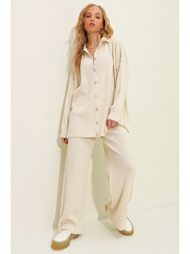 Trend Alaçatı Stili Women's Cream Buttons, Self-textured Knitwear Suit