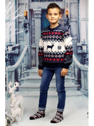 Детски пуловер с коледни мотиви в тъмносиньо и бяло за момче 