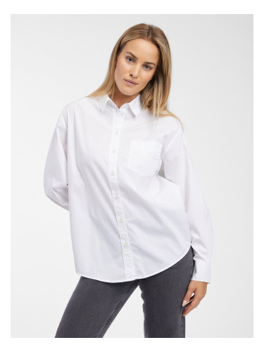 White women's shirt GAP