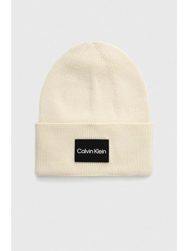 Памучна шапка Calvin Klein в бежово с фина плетка от памук