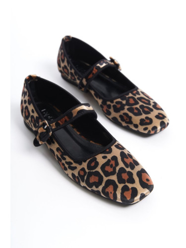 Capone Outfitters Women's Buckle Detailed Leopard Velvet Ballet Flats