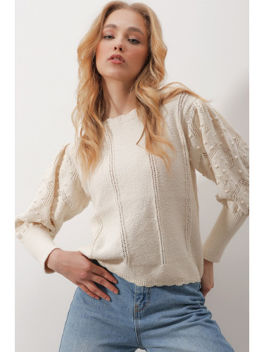 Trend Alaçatı Stili Women's Beige Crew Neck Patterned Embroidered Balloon Sleeve Knitwear Sweater
