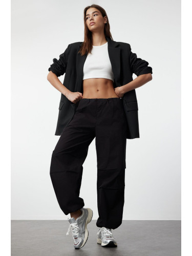 Trendyol черен запушен нормален талия парашутен панталон