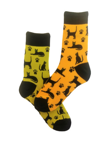 Различни весели чорапи с лапички и котки