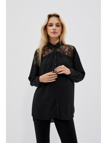 Shirt with lace on the shoulders