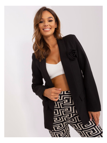 Women's black blazer with long sleeves