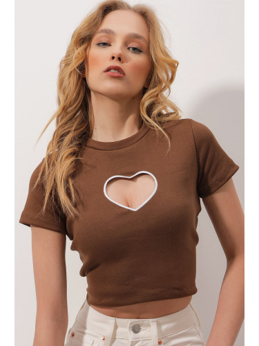 Trend Alaçatı Stili Women's Brown Crew Neck Heart Embroidery Half Sleeve Knitted Crop Top