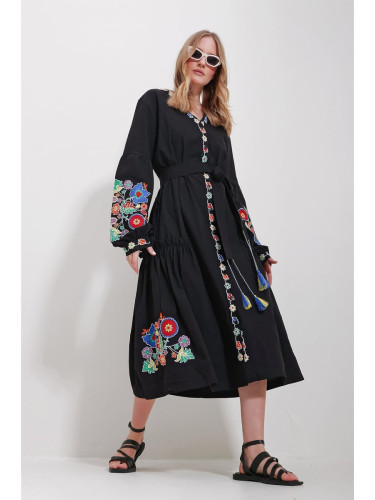 Trend Alaçatı Stili Women's Black V Neck Full Embroidery Lined Woven Dress