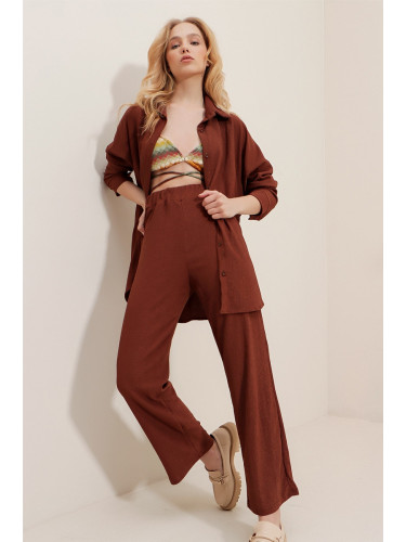 Trend Alaçatı Stili Women's Brown Crinkle With Buttons Shirt And Comfortable Cut Out Crinkle Trousers Double Suit