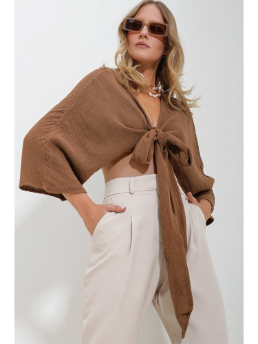 Trend Alaçatı Stili Women's Brown V-Neck Waist Belted Wound Sleeve Crop Linen Blouse