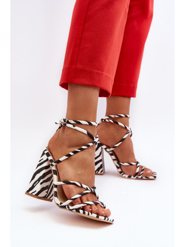 Boto Модерни сандали на висок ток в черно и бяло Josette