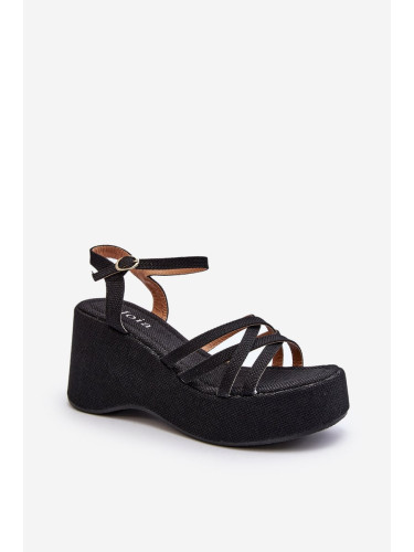 Black sandals on the Oporia platform and on the wedge