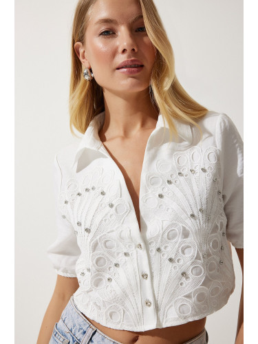 Happiness İstanbul Women's White Stone Embroidered Scalloped Linen Crop Shirt