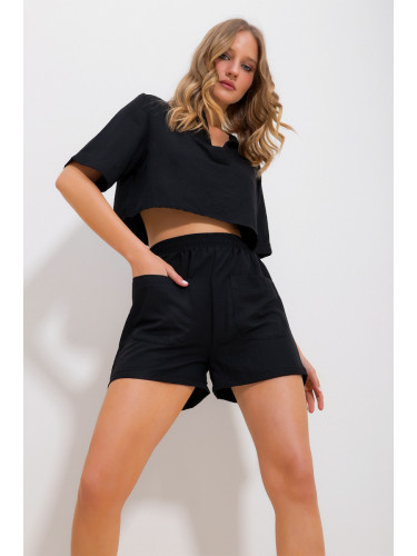 Trend Alaçatı Stili Women's Black Polo Neck Crop Blouse And Shorts Woven Bottom Top Set