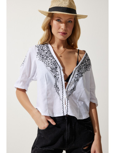 Happiness İstanbul Women's White Embroidered Balloon Sleeve Linen Blouse