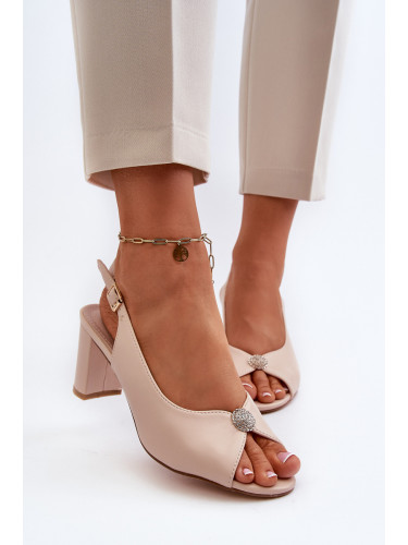 EVENTO Елегантни сандали със стилето ток и бежова декорация Trasea