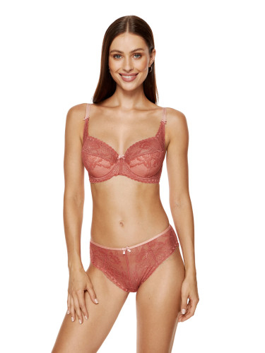 Дантелен сутиен и бикини