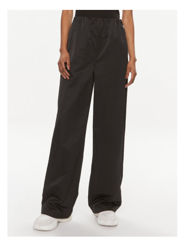 Calvin Klein Jeans Текстилни панталони Soft Crinkle J20J223122 Черен Relaxed Fit