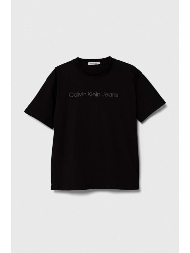 Детска тениска Calvin Klein Jeans в черно с апликация