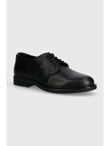 Кожени половинки обувки Calvin Klein DERBY в черно HM0HM01246