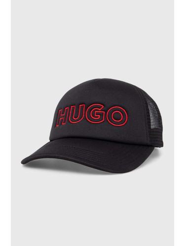 Шапка с козирка HUGO в черно с апликация 50506071