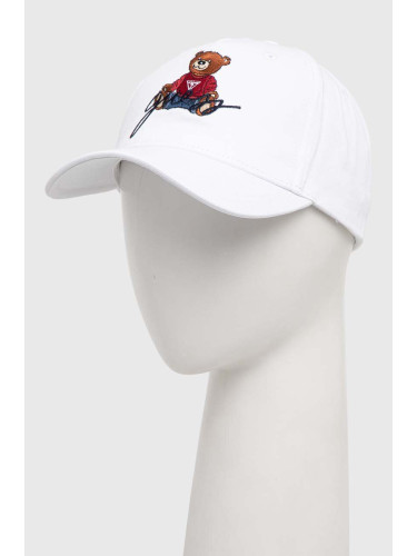 Памучна шапка с козирка Guess BEAR в бяло с апликация M4RZ20 WF8V0