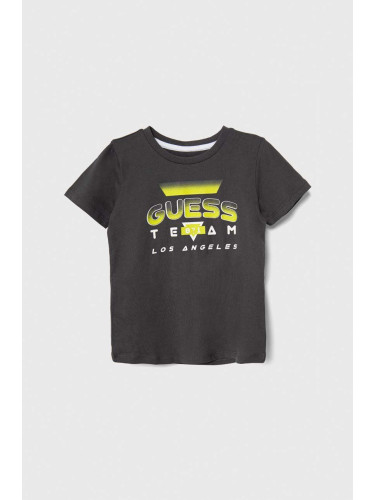 Детска памучна тениска Guess в черно с принт