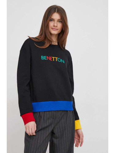 Памучен суичър United Colors of Benetton в черно с апликация