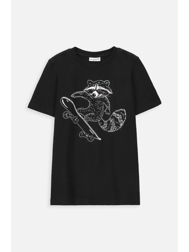 Детска памучна тениска Coccodrillo в черно с принт