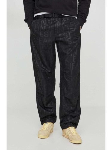 Панталон Calvin Klein Jeans в черно със стандартна кройка J30J324694