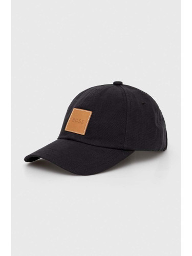 Памучна шапка с козирка BOSS в черно с апликация 50508554