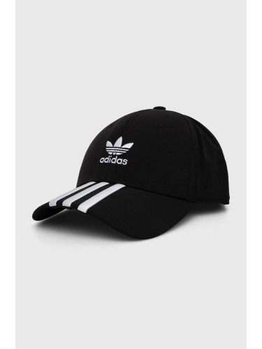 Шапка с козирка adidas Originals 0 в черно с апликация  IT7617