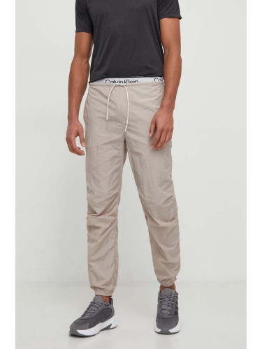 Панталон за трениране Calvin Klein Performance в сиво с принт