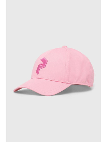 Памучна шапка с козирка Peak Performance в розово с апликация