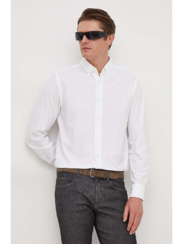 Памучна риза BOSS мъжка в бяло със стандартна кройка с яка копче 50508914