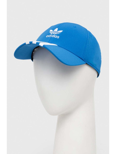 Шапка с козирка adidas Originals 0 в синьо с апликация  IS1626